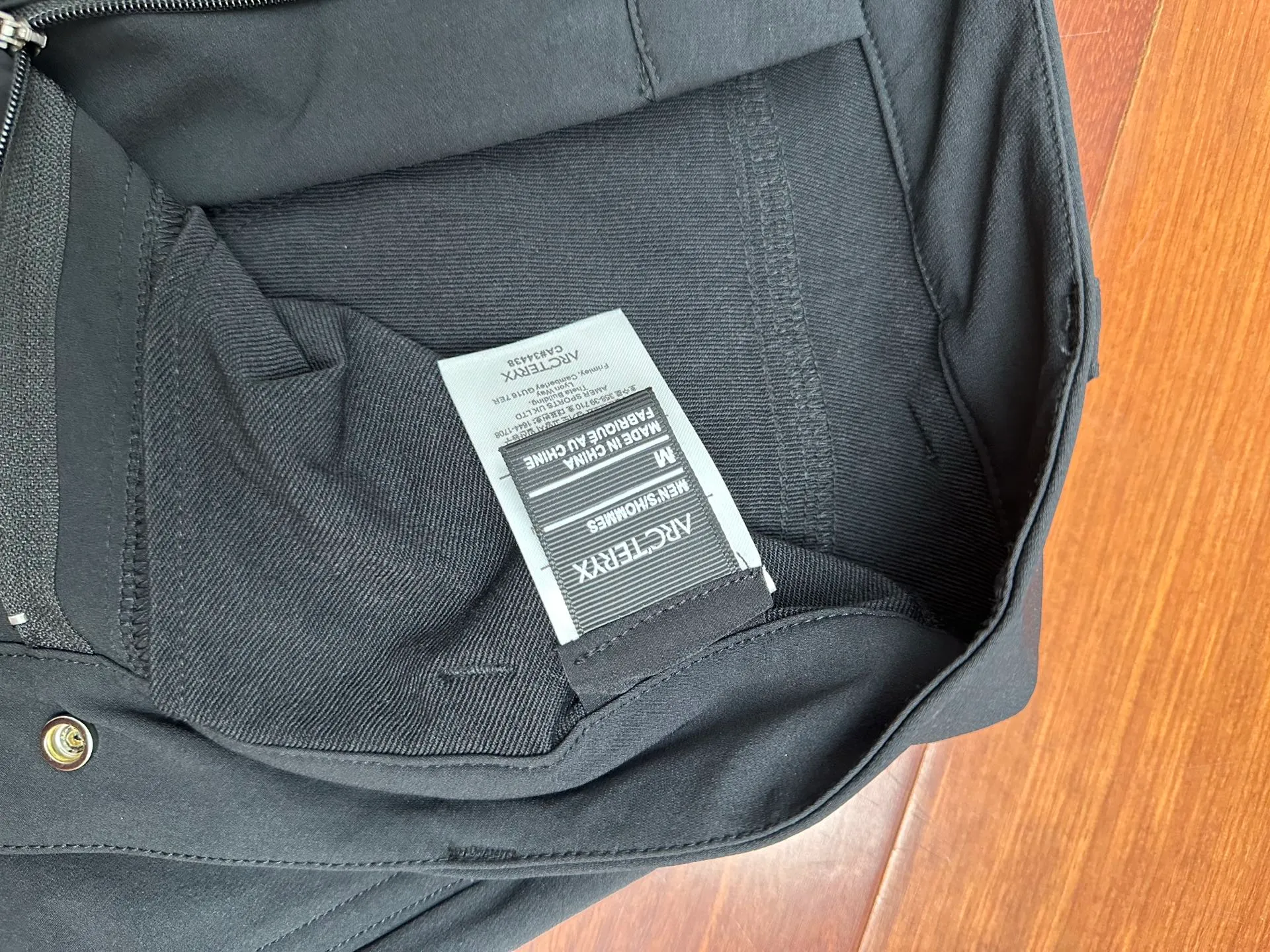 ARC'TERYX CRONIN COTTON PANT ， ， ， ， 。 ， ， 。 ， ， 。 ，Versatile ， 、 ， 。 ：Black，Gray Sizes：M-3x L